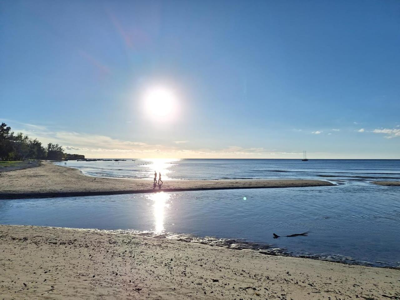 BEACHFRONT - TAMARIN BAY - Les Fleurs Du Tamarin Residences view 4