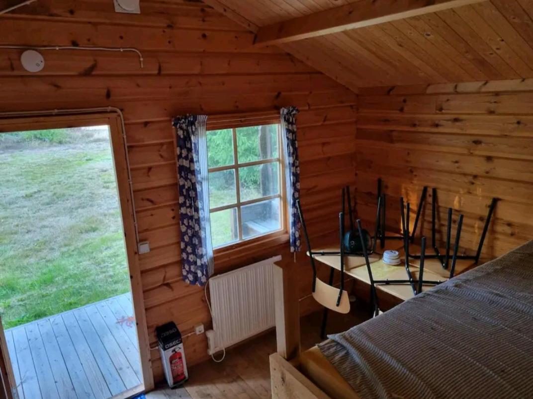Ofvansjö Gård , Enkel stuga för övernattning på ett fd militärområde view 4