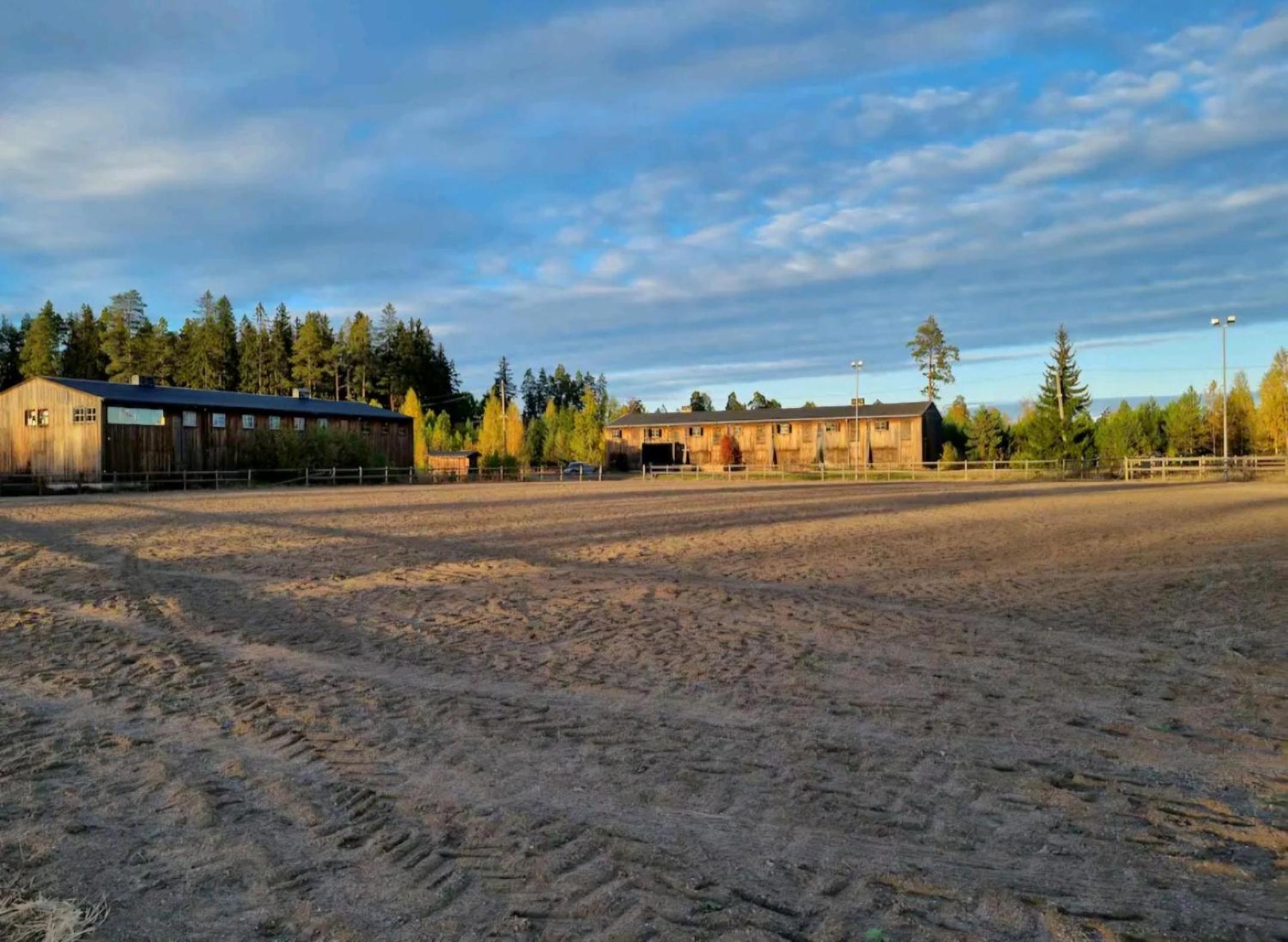 Ofvansjö Gård , Enkel stuga för övernattning på ett fd militärområde view 5