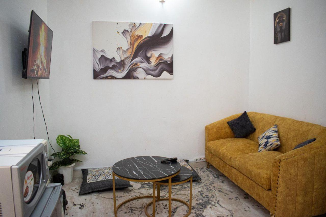 Gee's Hidden Gem Apartment in Mombasa CBD - Parking view 3