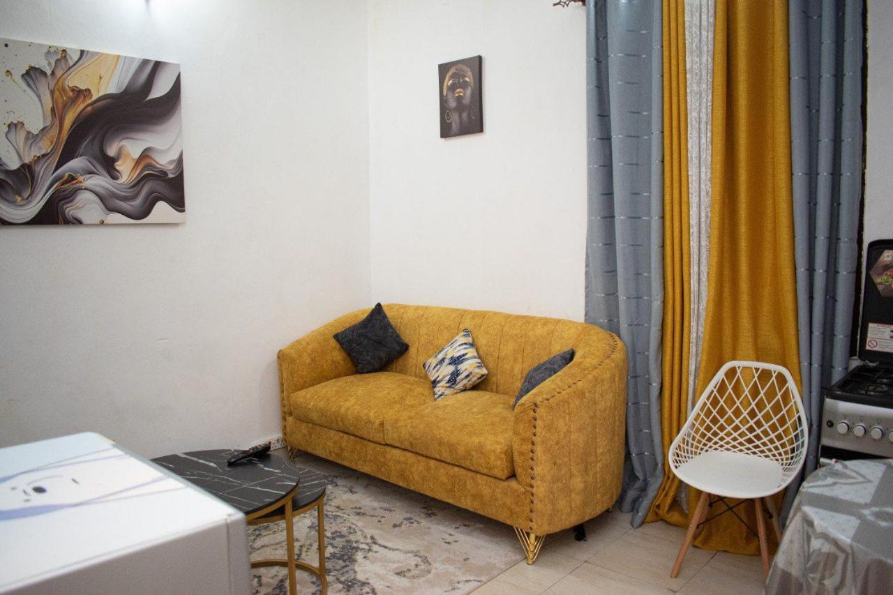 Gee's Hidden Gem Apartment in Mombasa CBD - Parking view 4