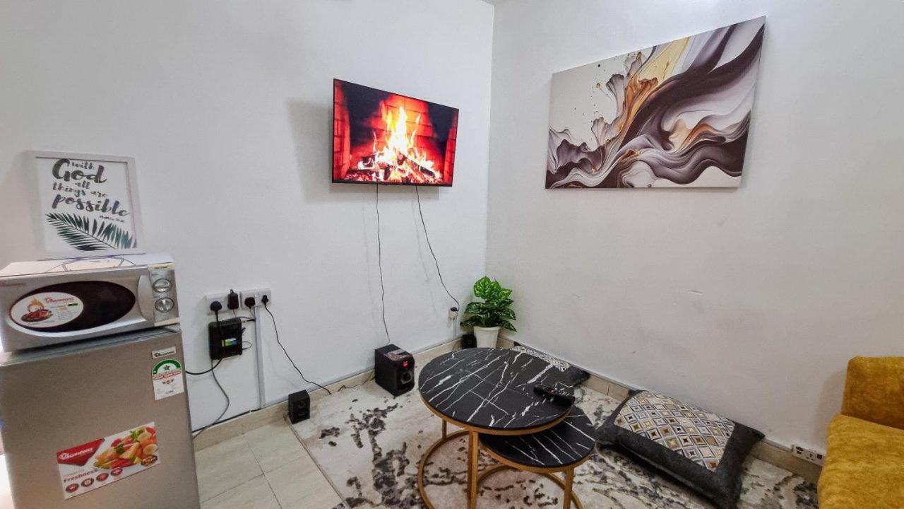 Gee's Hidden Gem Apartment in Mombasa CBD - Parking view 2
