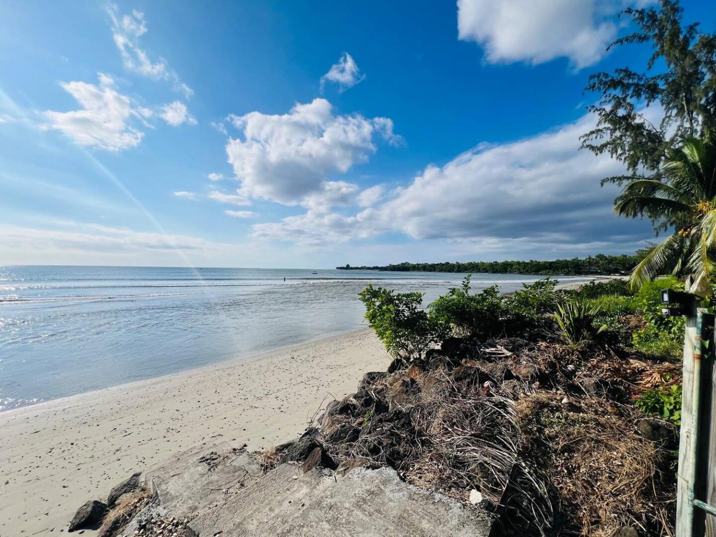 BEACHFRONT - TAMARIN BAY - Les Fleurs Du Tamarin Residences view 3