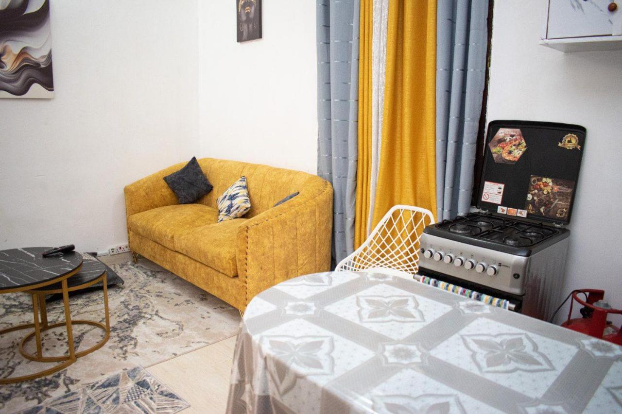 Gee's Hidden Gem Apartment in Mombasa CBD - Parking view 5