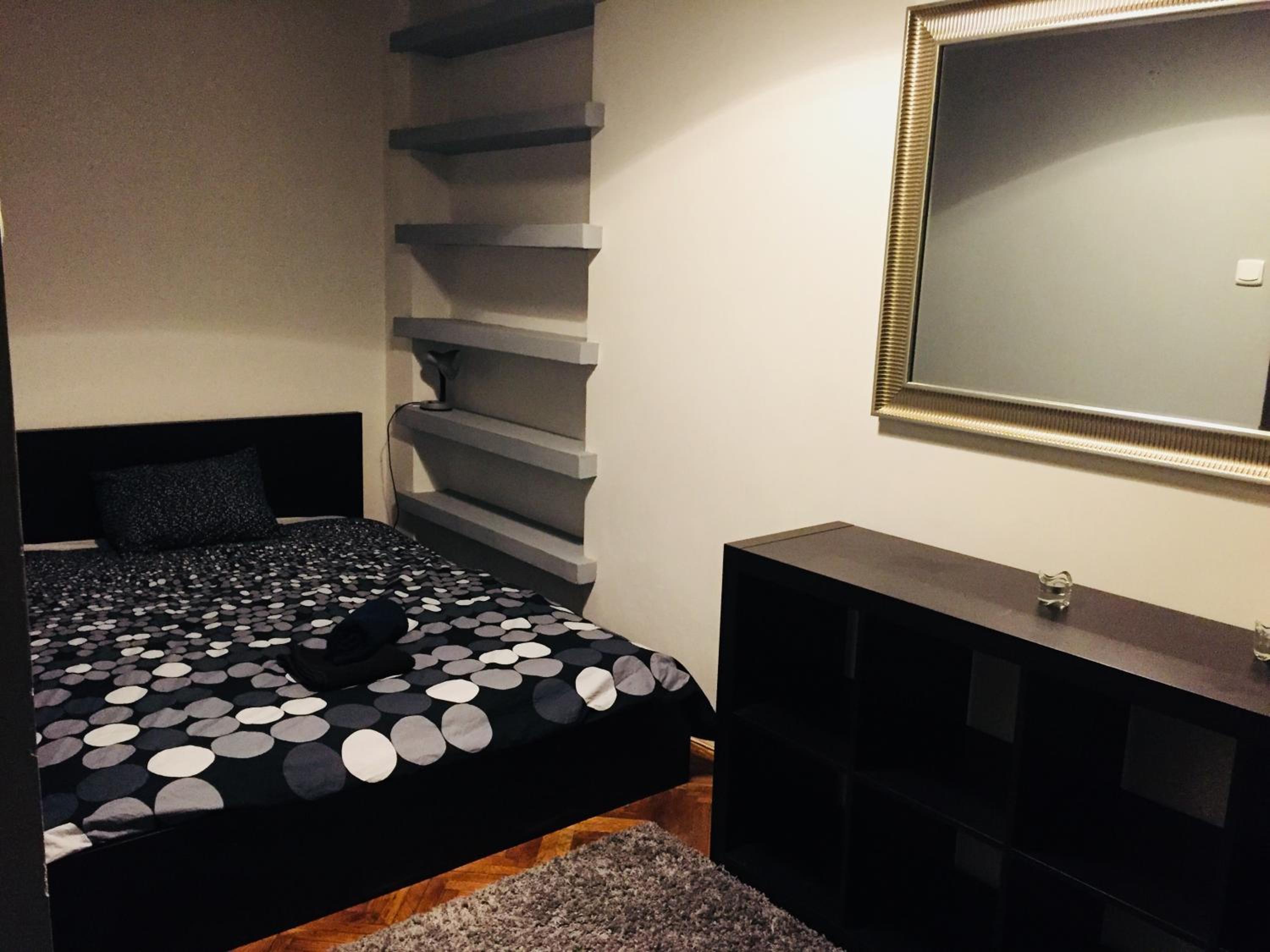NewBerry Apartment with Balcony