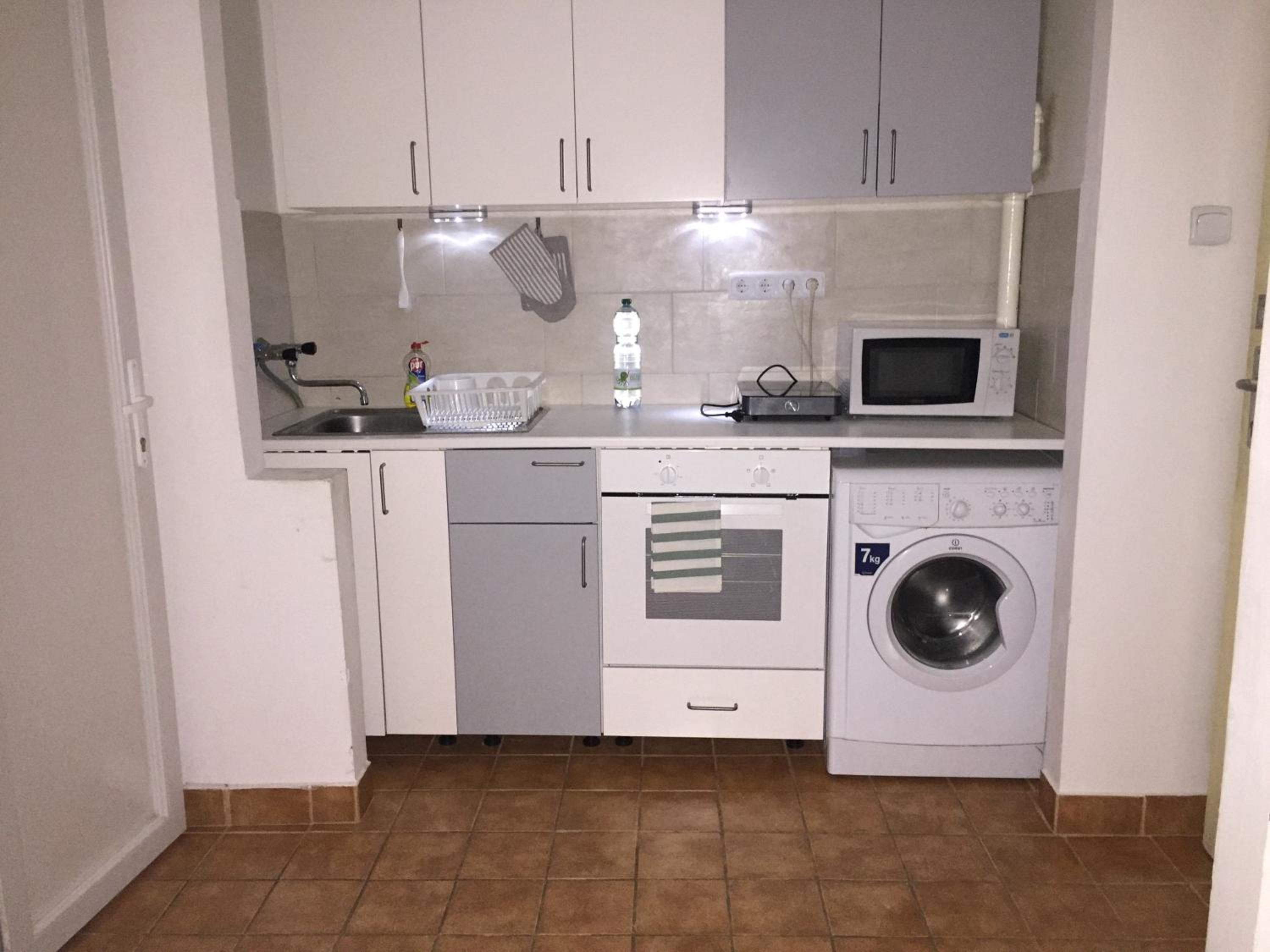NewBerry Apartment with Balcony