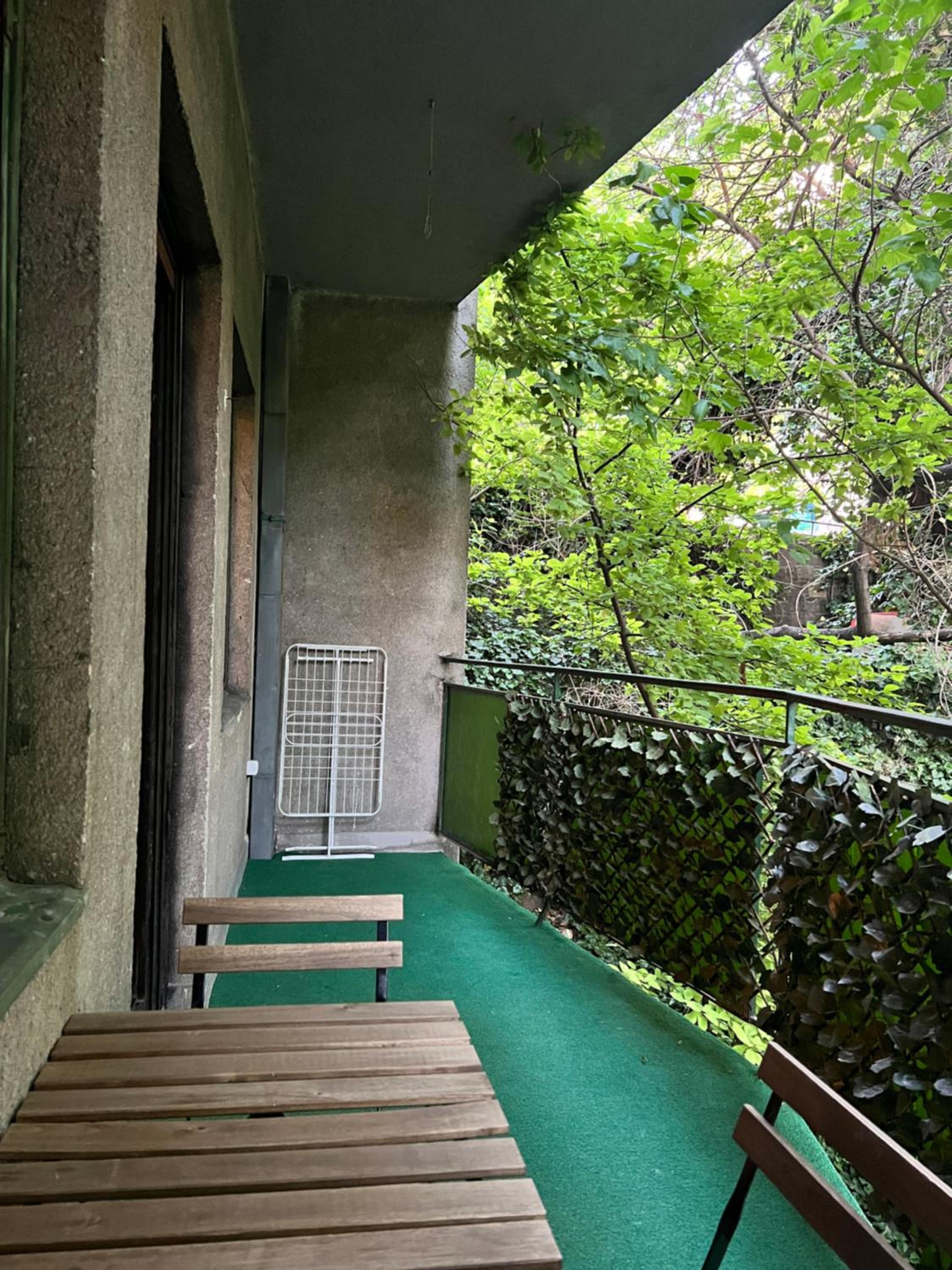 NewBerry Apartment with Balcony