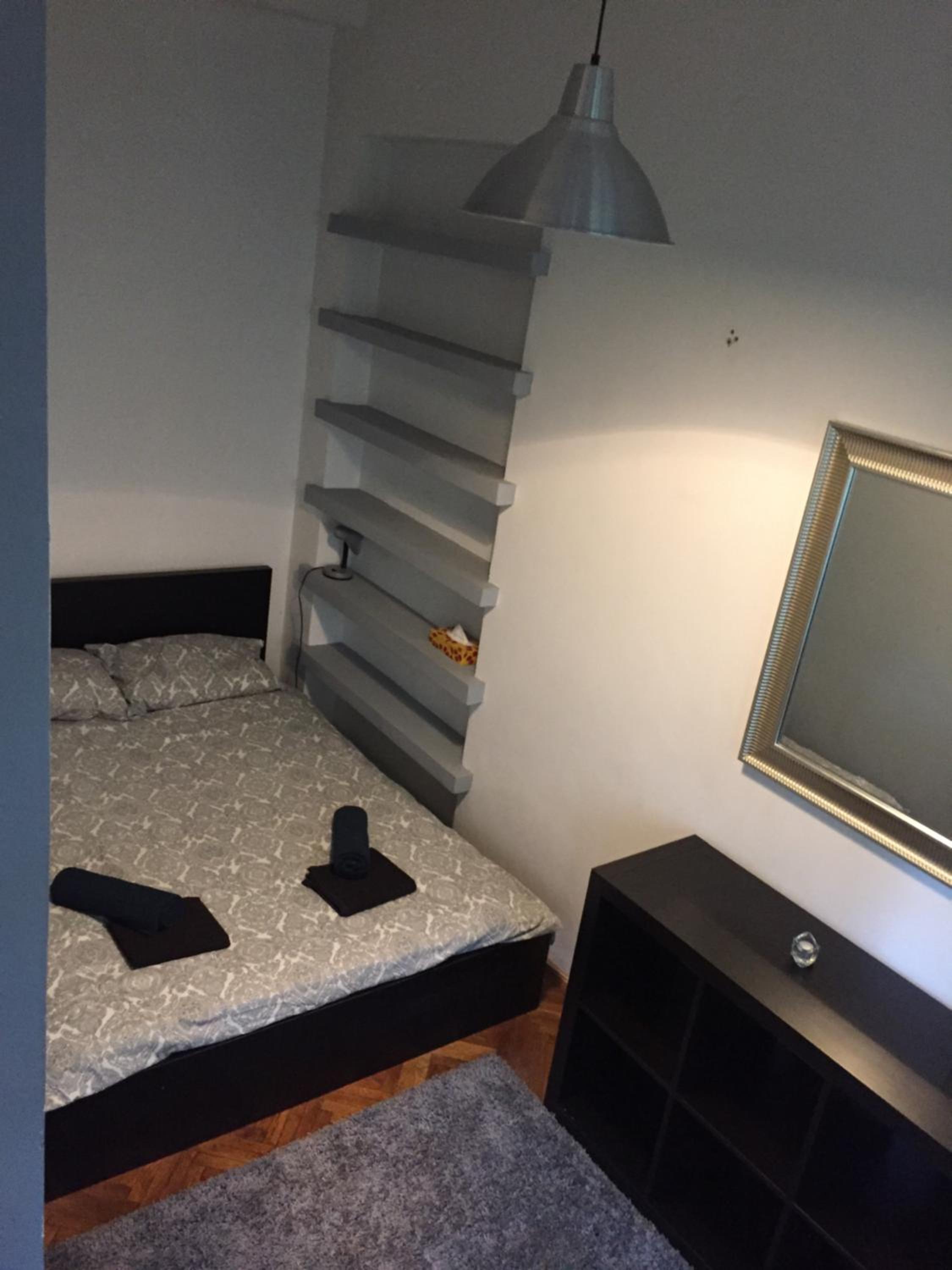 NewBerry Apartment with Balcony