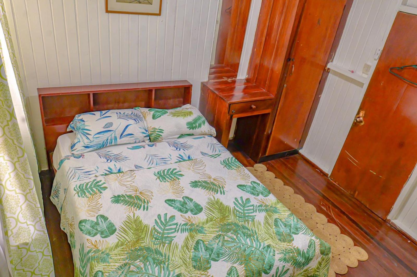 SMITH'S BNB ROOMS 2 view 4