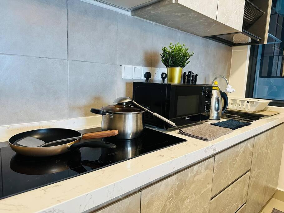 MVD19#Family Suite 8pax 3 Rooms M Vertica Velocity Mall Cheras IKEA Mytown Short Walk to MRT & LRT Maluri