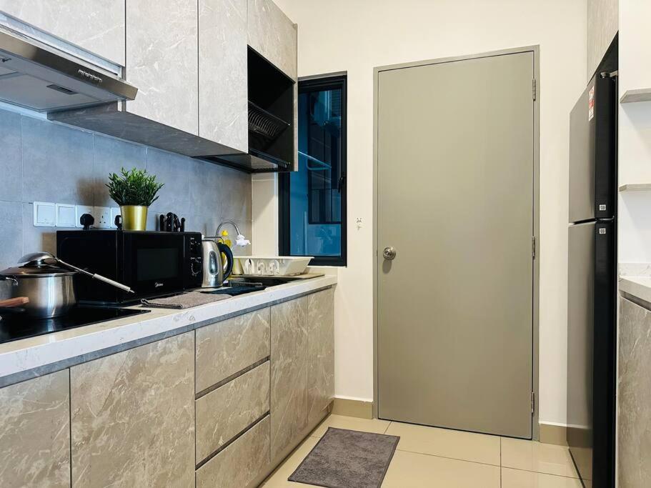 MVD19#Family Suite 8pax 3 Rooms M Vertica Velocity Mall Cheras IKEA Mytown Short Walk to MRT & LRT Maluri