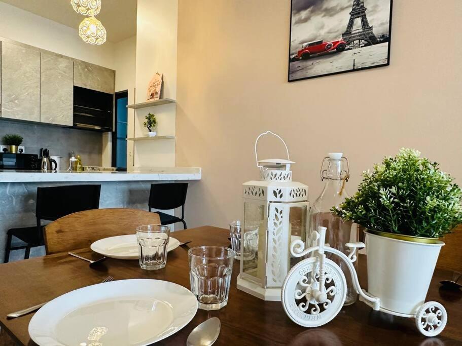 MVD19#Family Suite 8pax 3 Rooms M Vertica Velocity Mall Cheras IKEA Mytown Short Walk to MRT & LRT Maluri