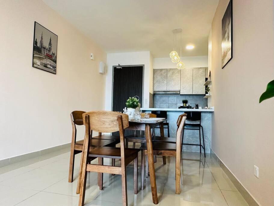 MVD19#Family Suite 8pax 3 Rooms M Vertica Velocity Mall Cheras IKEA Mytown Short Walk to MRT & LRT Maluri