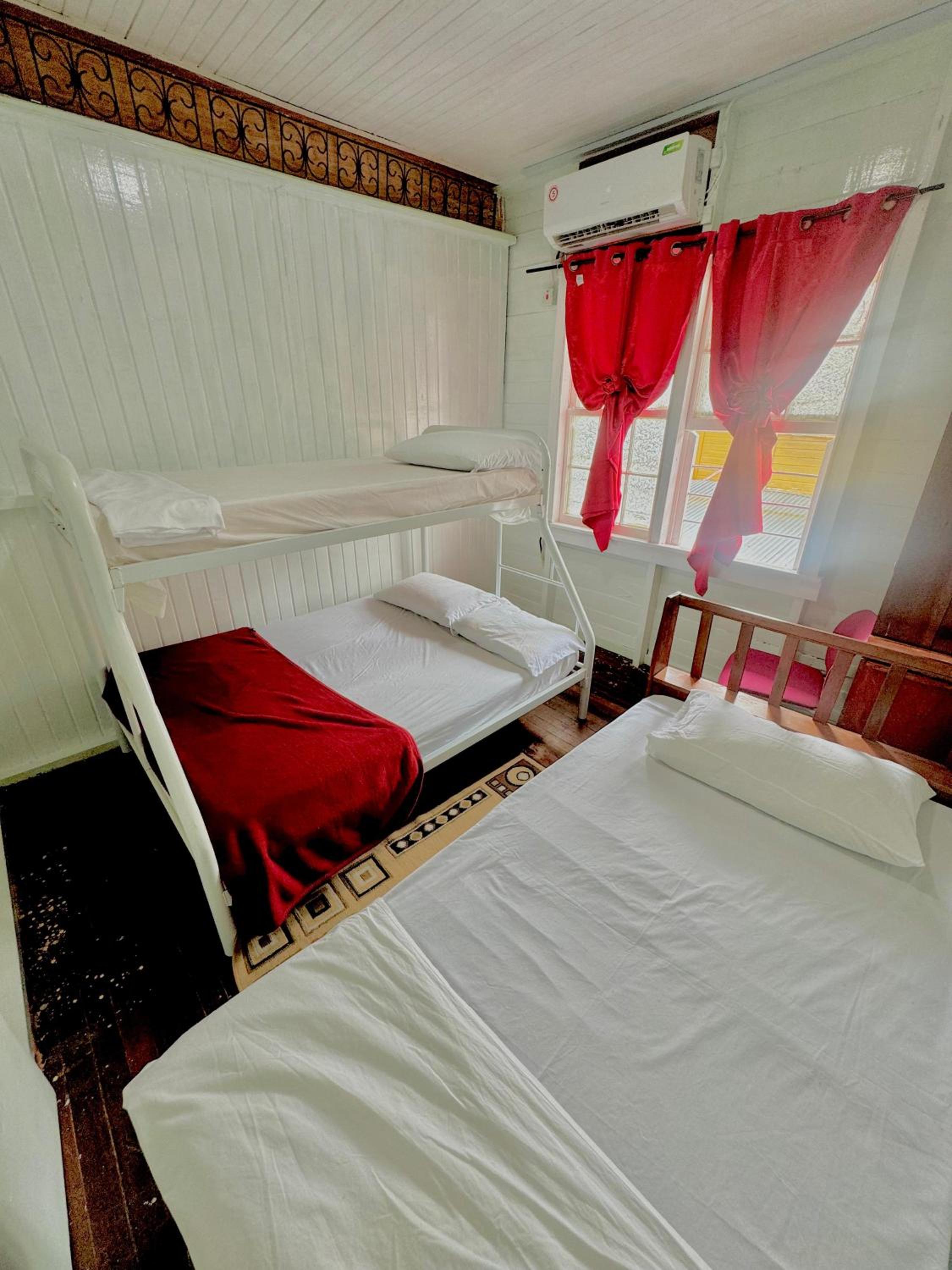 SMITH'S BNB ROOMS 2 view 3