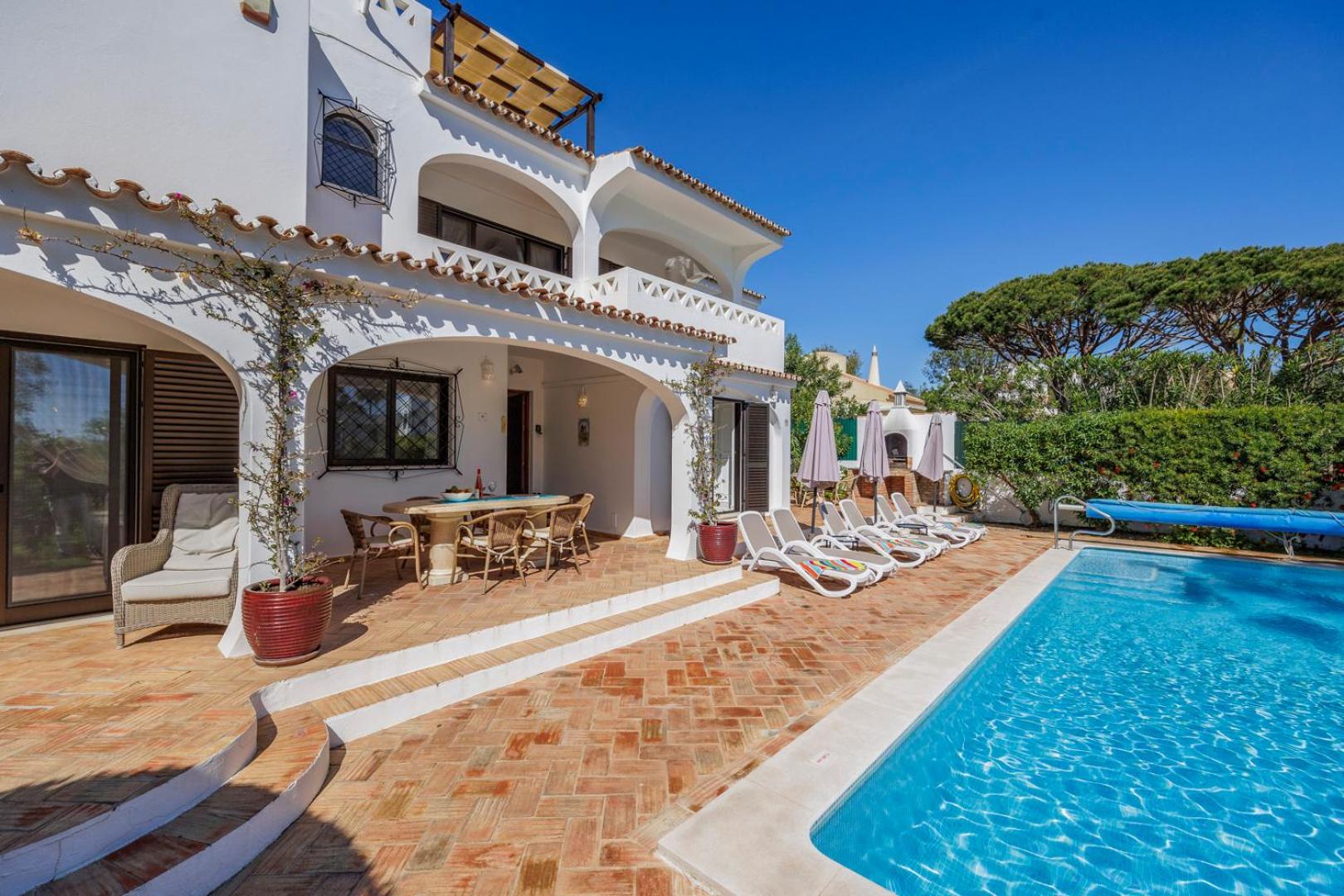 Luxury Villa, Very Close to Beach + Restaurants, WI FI, Heatable Pool. view 2