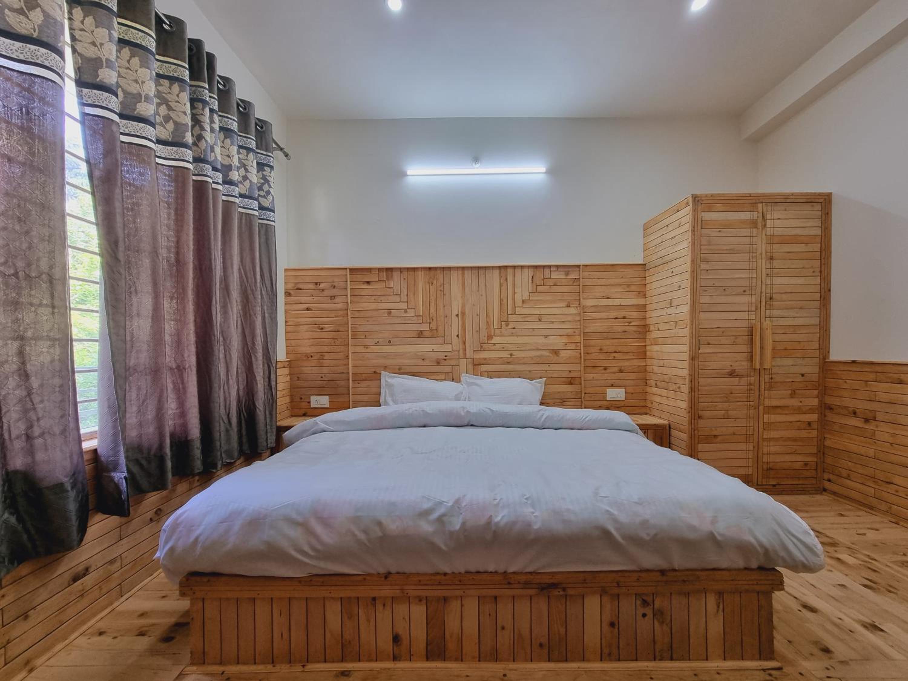 Dalhousie Hideaway4BR Homestay by Homeyhuts view 4