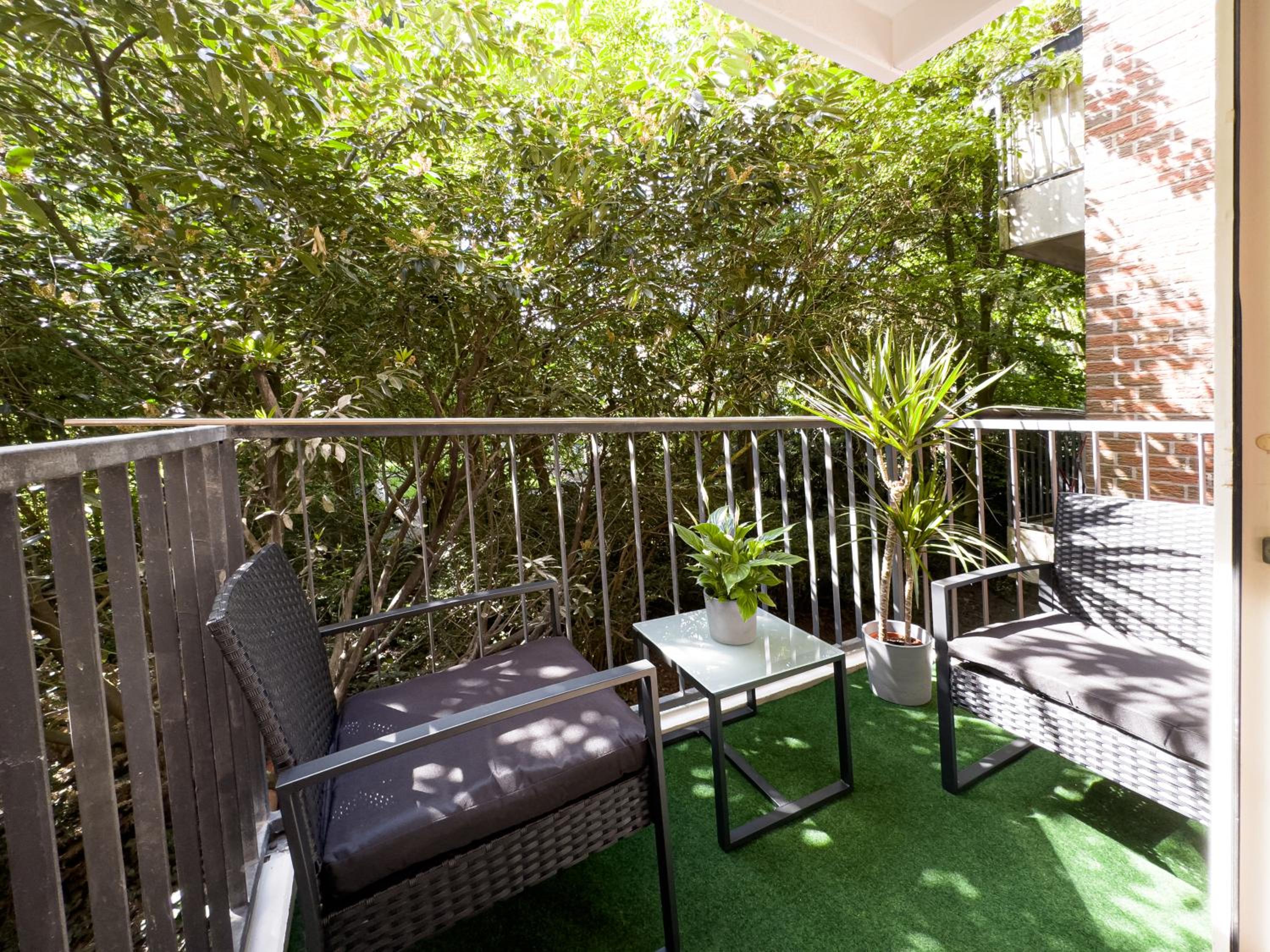 ImmoStay S#2 Zimmer - Free Parking & Balkon, WiFi & Nähe Mercedes Benz