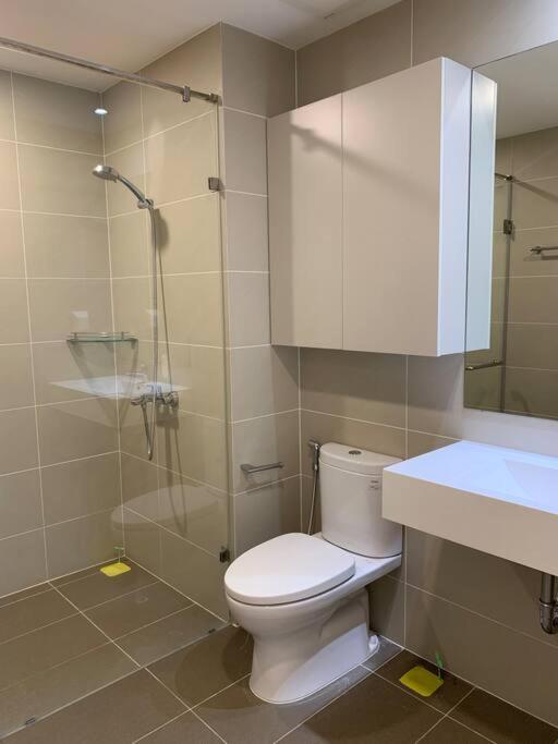 3 Bedrooms Apartment Westlake View Rental