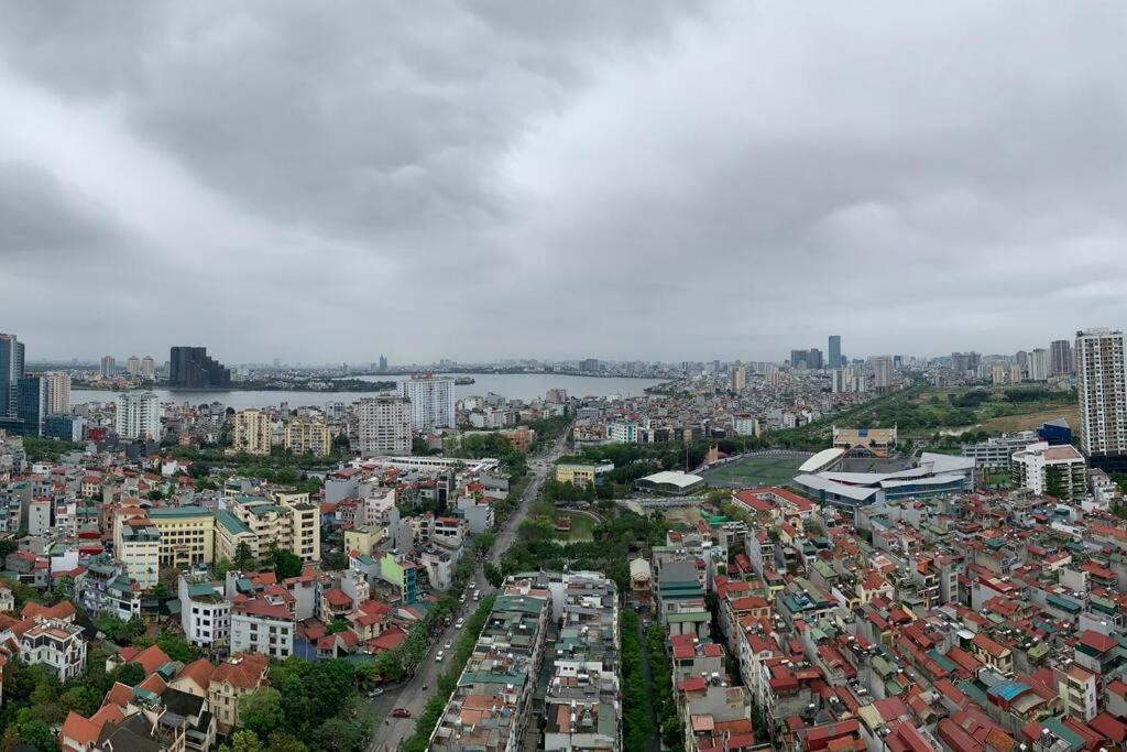3 Bedrooms Apartment Westlake View Rental