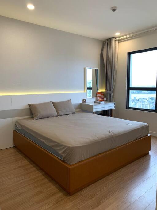 3 Bedrooms Apartment Westlake View Rental