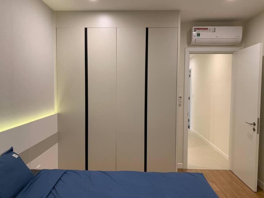 3 Bedrooms Apartment Westlake View Rental