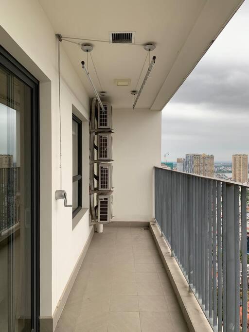 3 Bedrooms Apartment Westlake View Rental