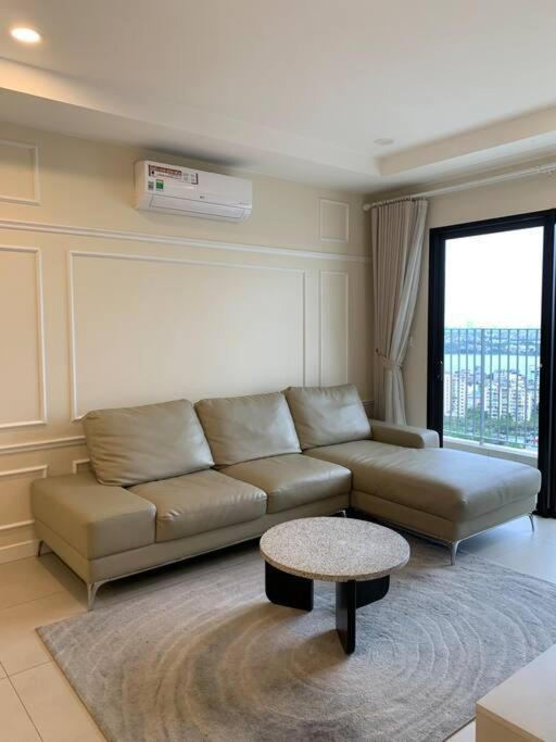 3 Bedrooms Apartment Westlake View Rental