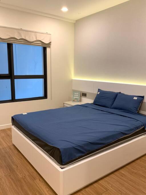 3 Bedrooms Apartment Westlake View Rental