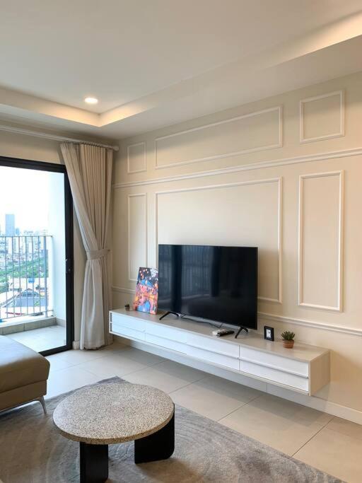 3 Bedrooms Apartment Westlake View Rental