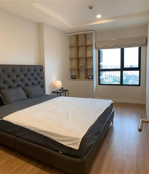 3 Bedrooms Apartment Westlake View Rental