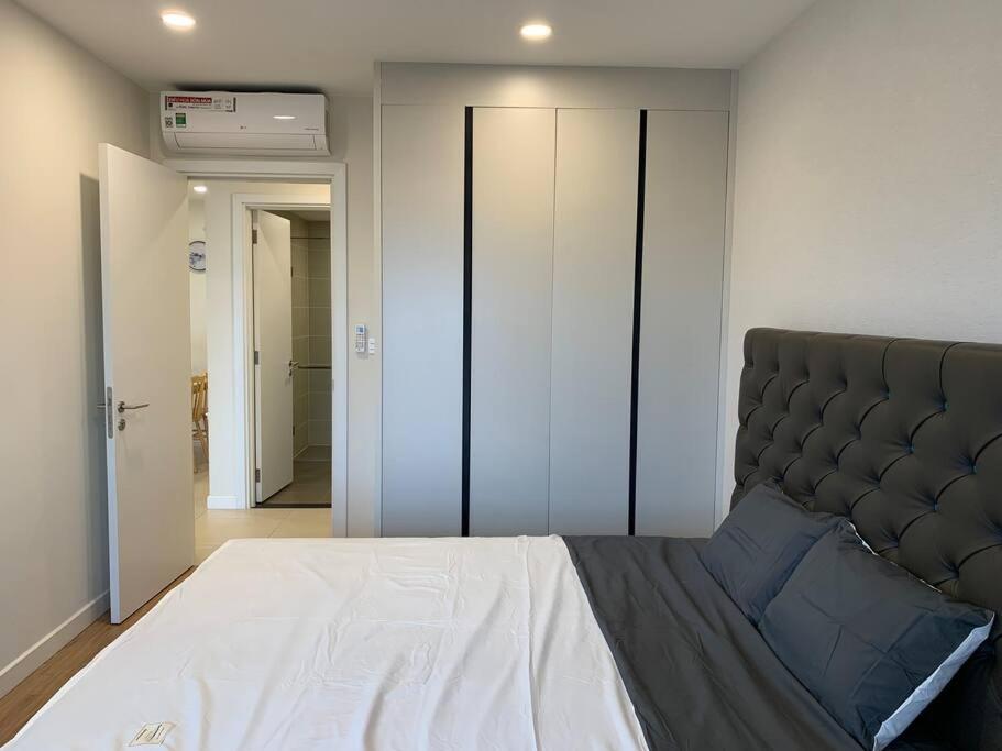 3 Bedrooms Apartment Westlake View Rental