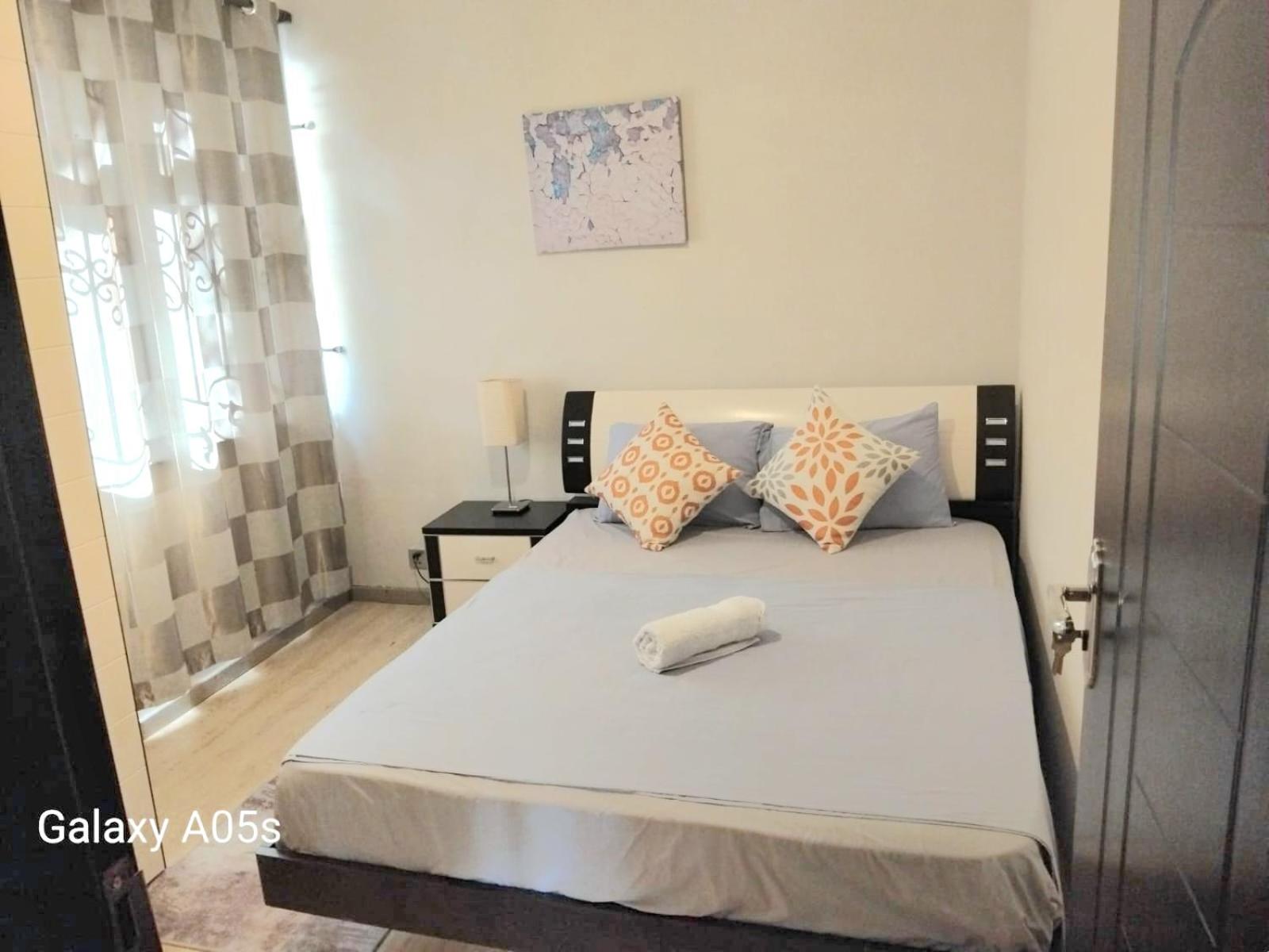 Number 1, Ground Floor (Garden View) Pebble Bay Appartments view 5