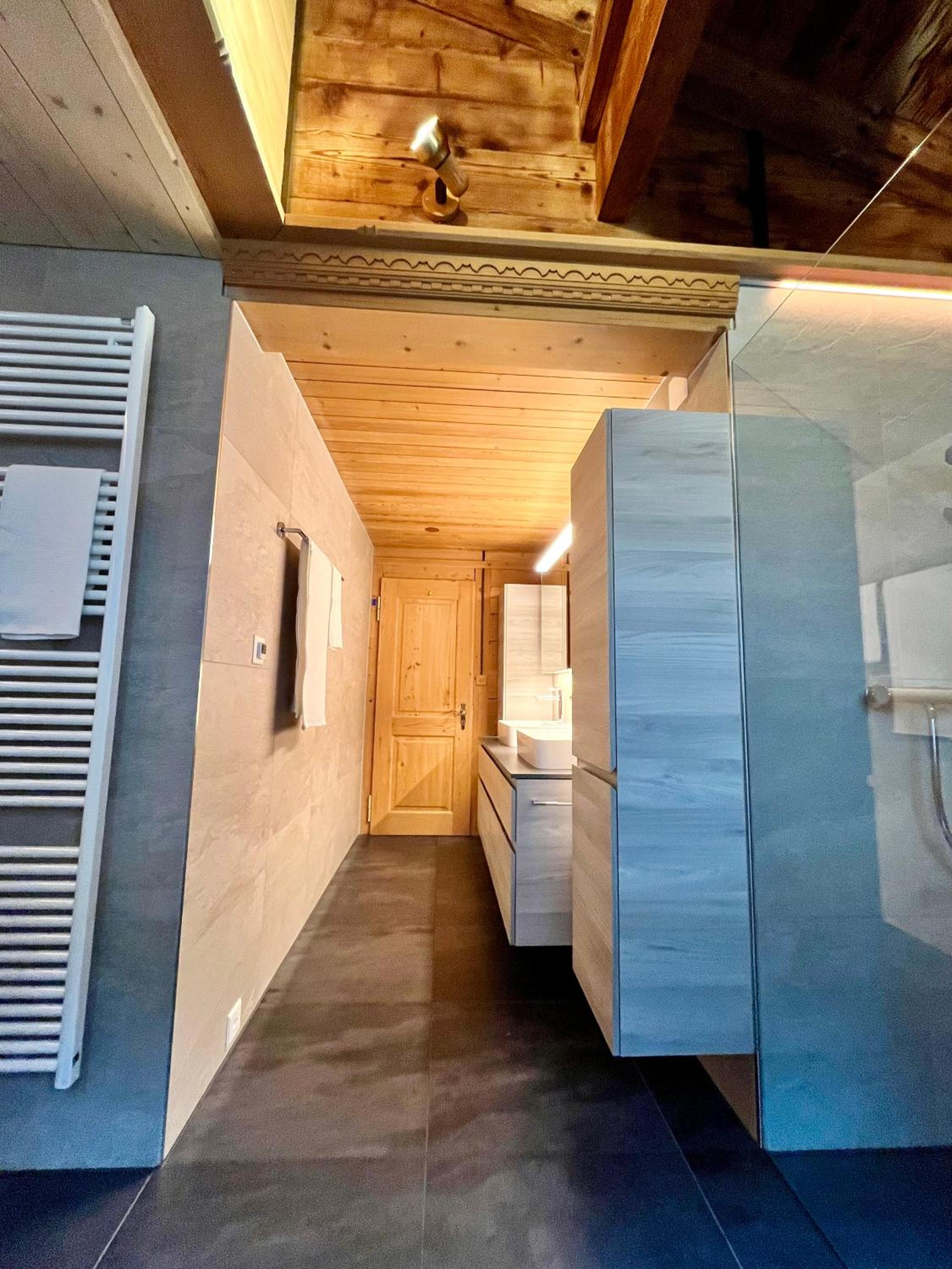 zentrale, gemütliche Wohnung im Schweizer Stil I Bergblick