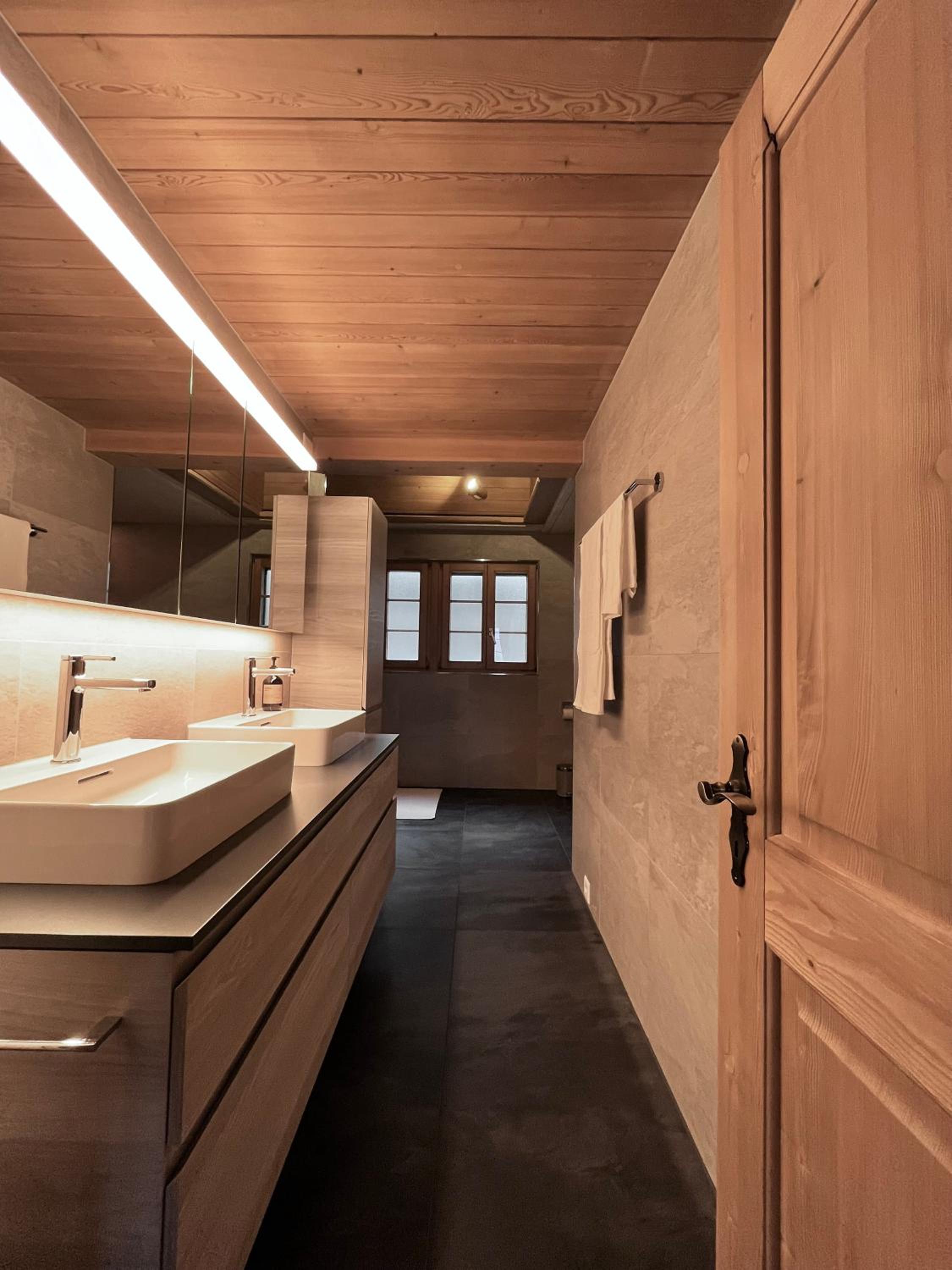 zentrale, gemütliche Wohnung im Schweizer Stil I Bergblick
