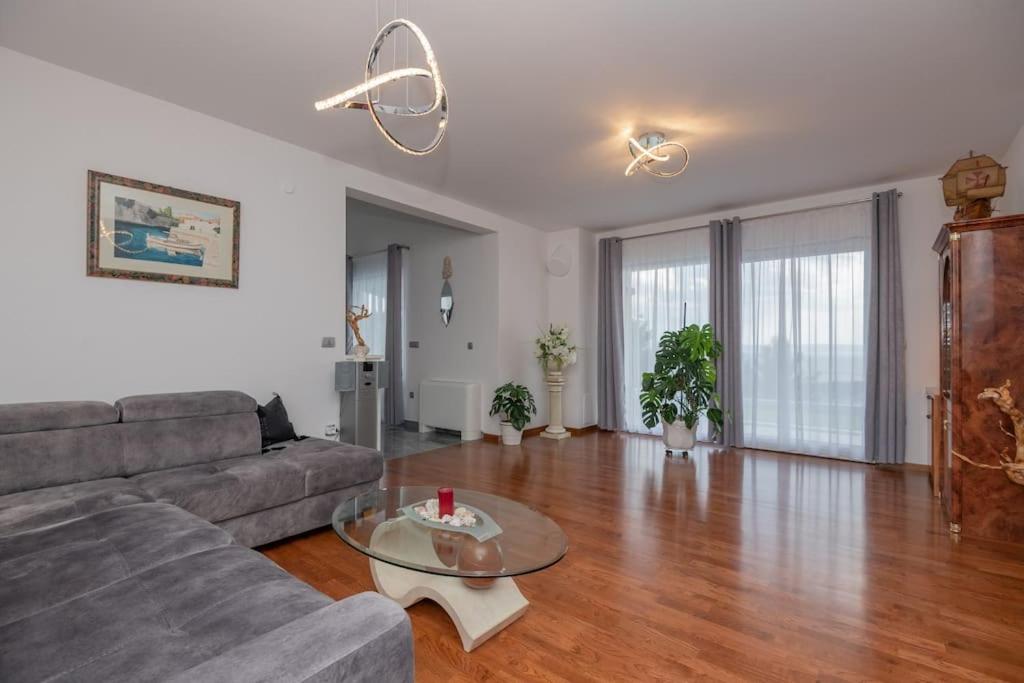 Villa Mira Mel mit privaten Pool - Makarska Exklusiv