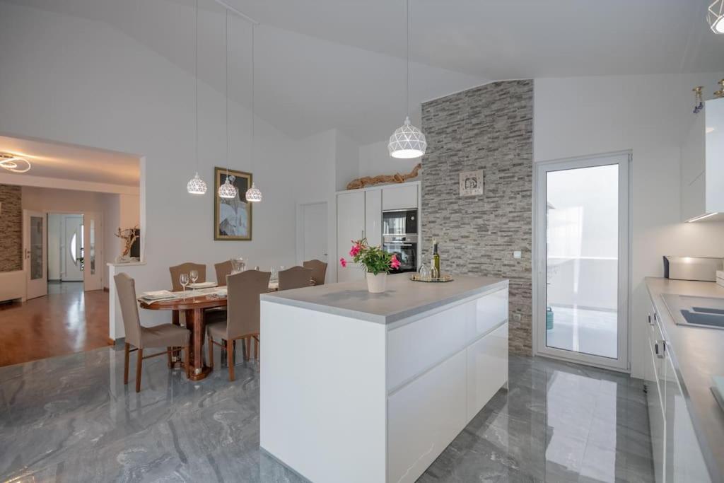 Villa Mira Mel mit privaten Pool - Makarska Exklusiv