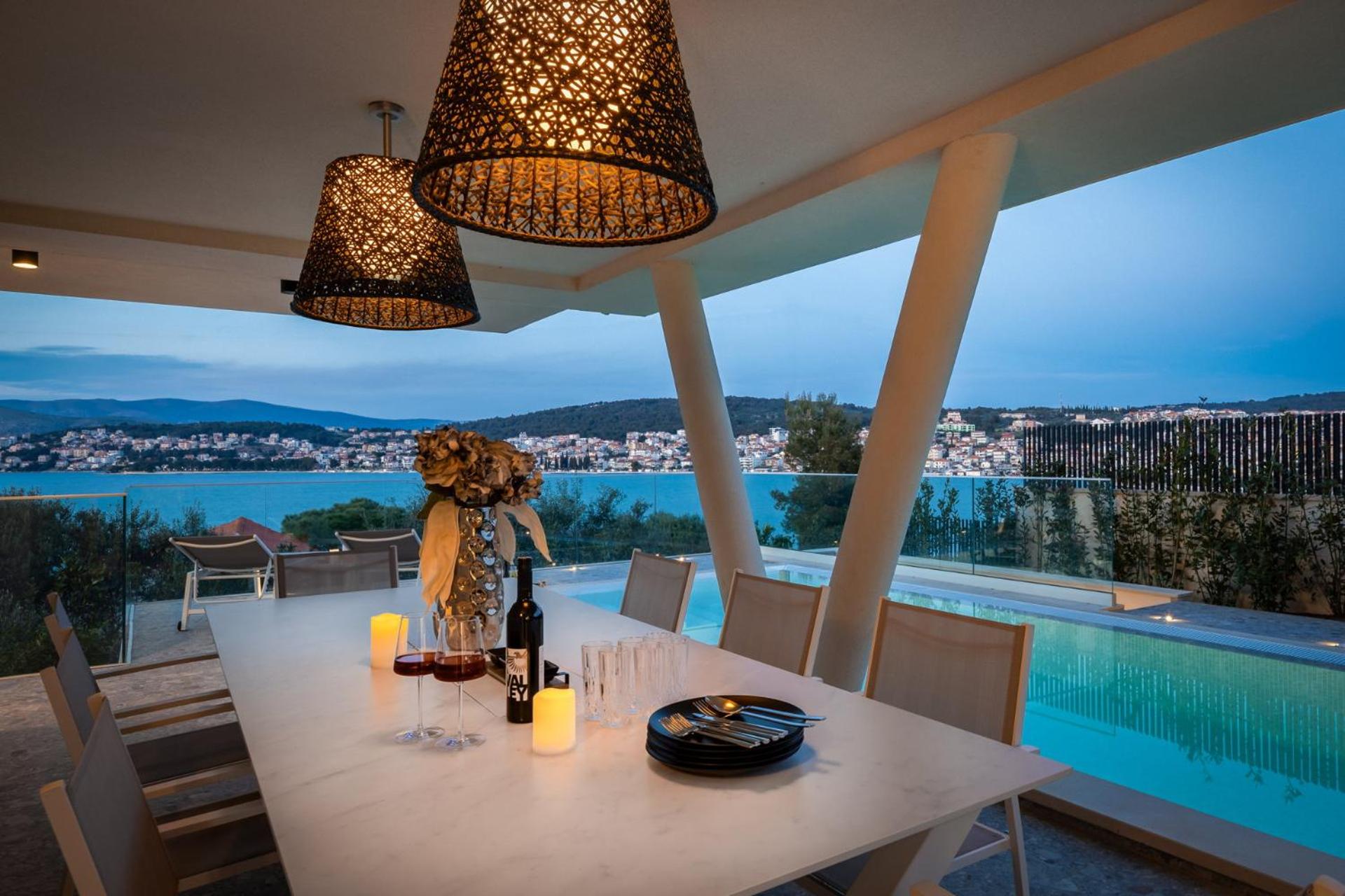 Luxury Villa Glass with Pool view 4