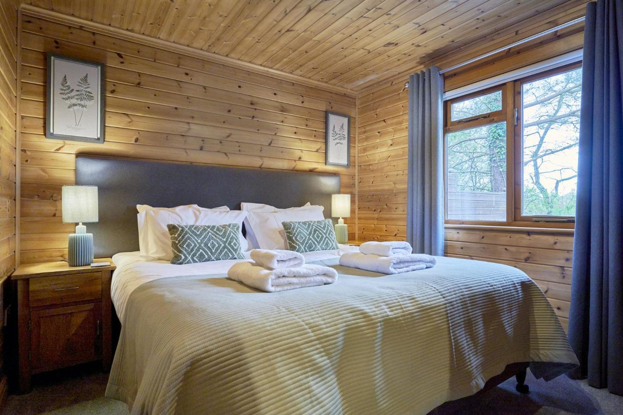 Dunnock Lodge with Hot-tub