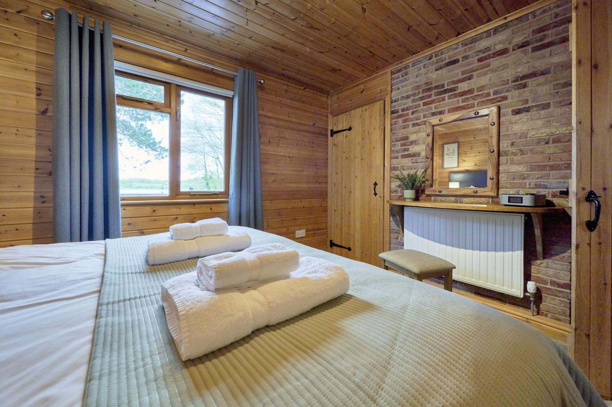 Dunnock Lodge with Hot-tub