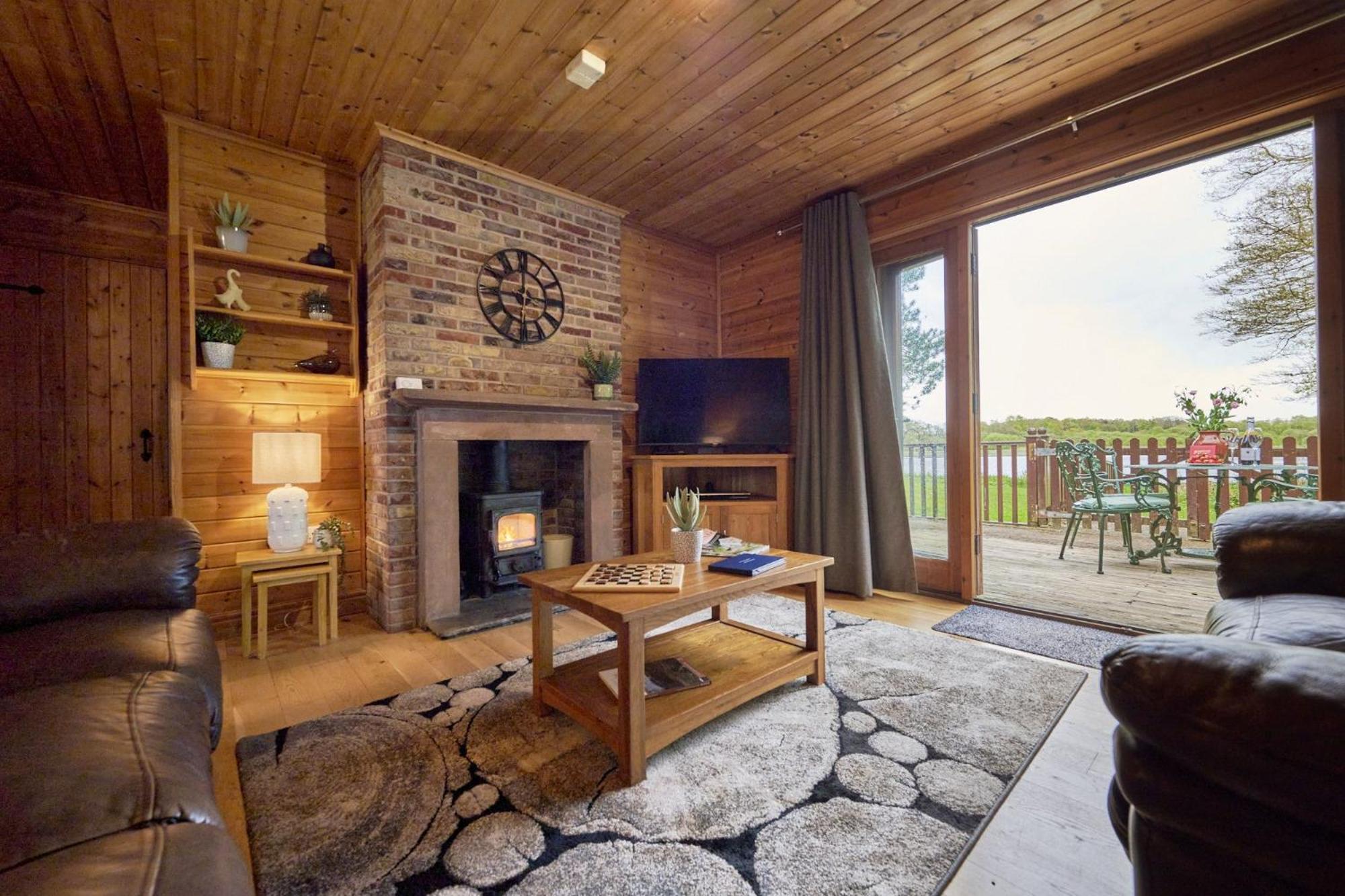 Dunnock Lodge with Hot-tub