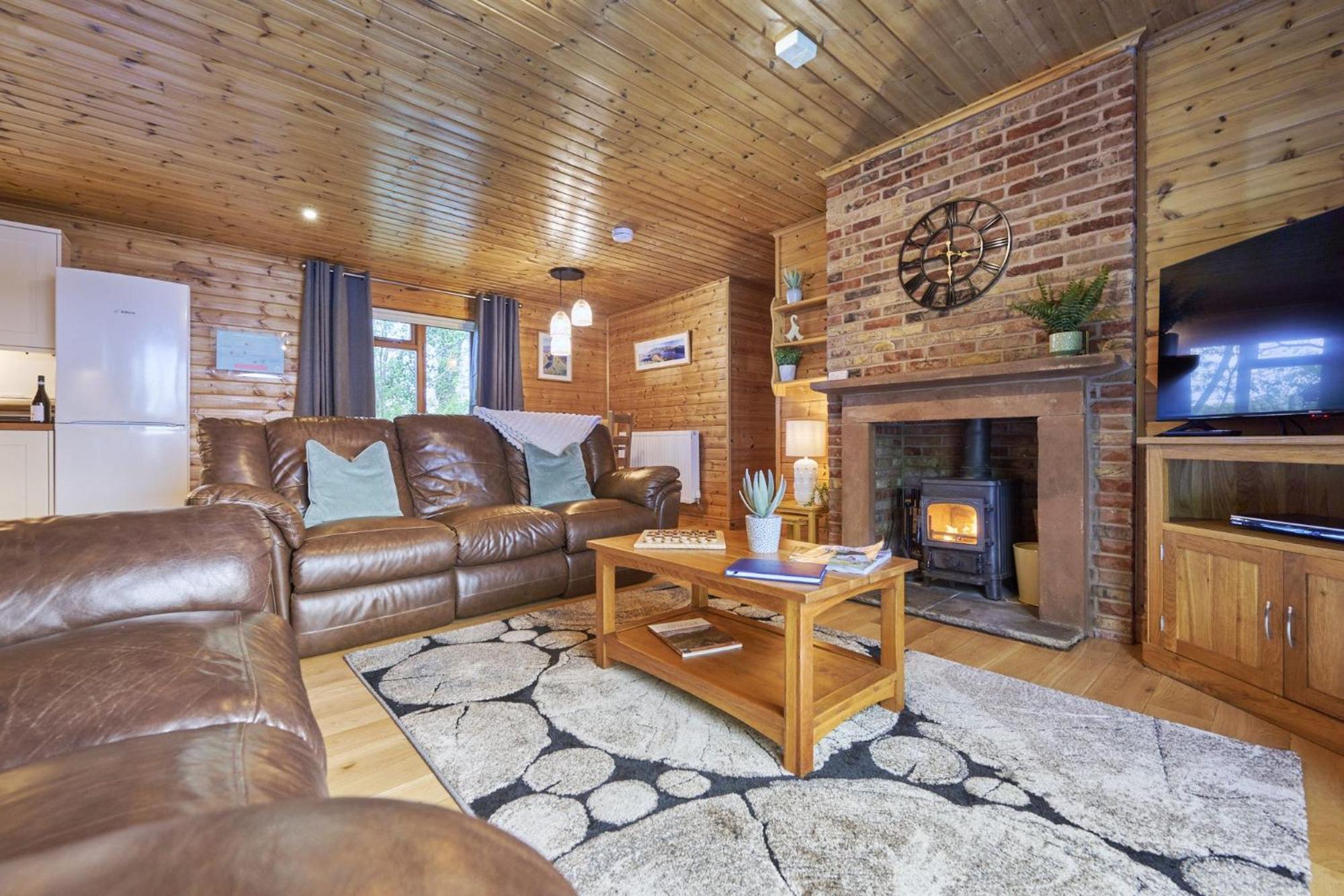 Dunnock Lodge with Hot-tub