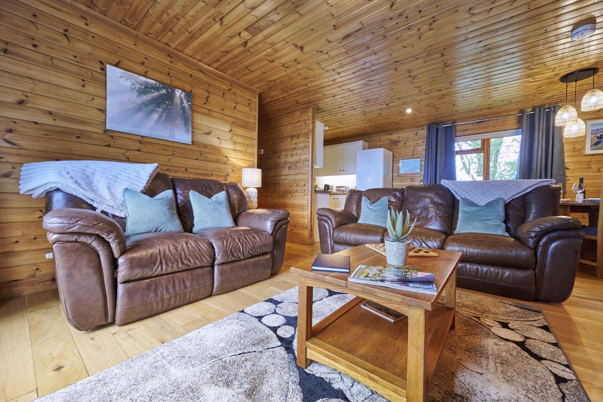 Dunnock Lodge with Hot-tub