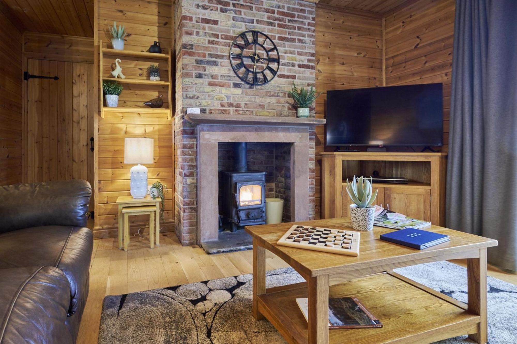 Dunnock Lodge with Hot-tub