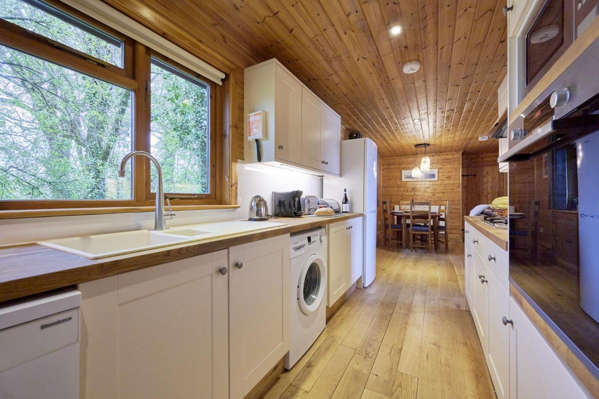 Dunnock Lodge with Hot-tub