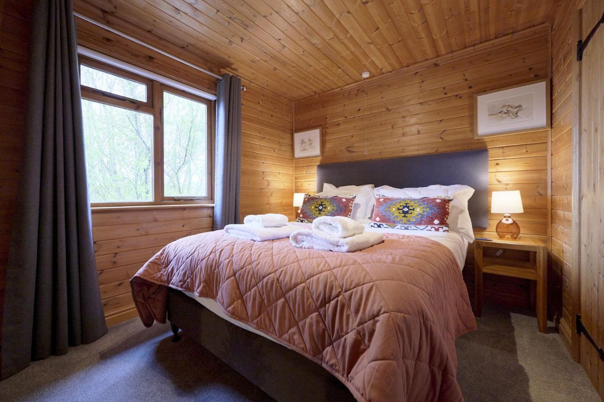Dunnock Lodge with Hot-tub