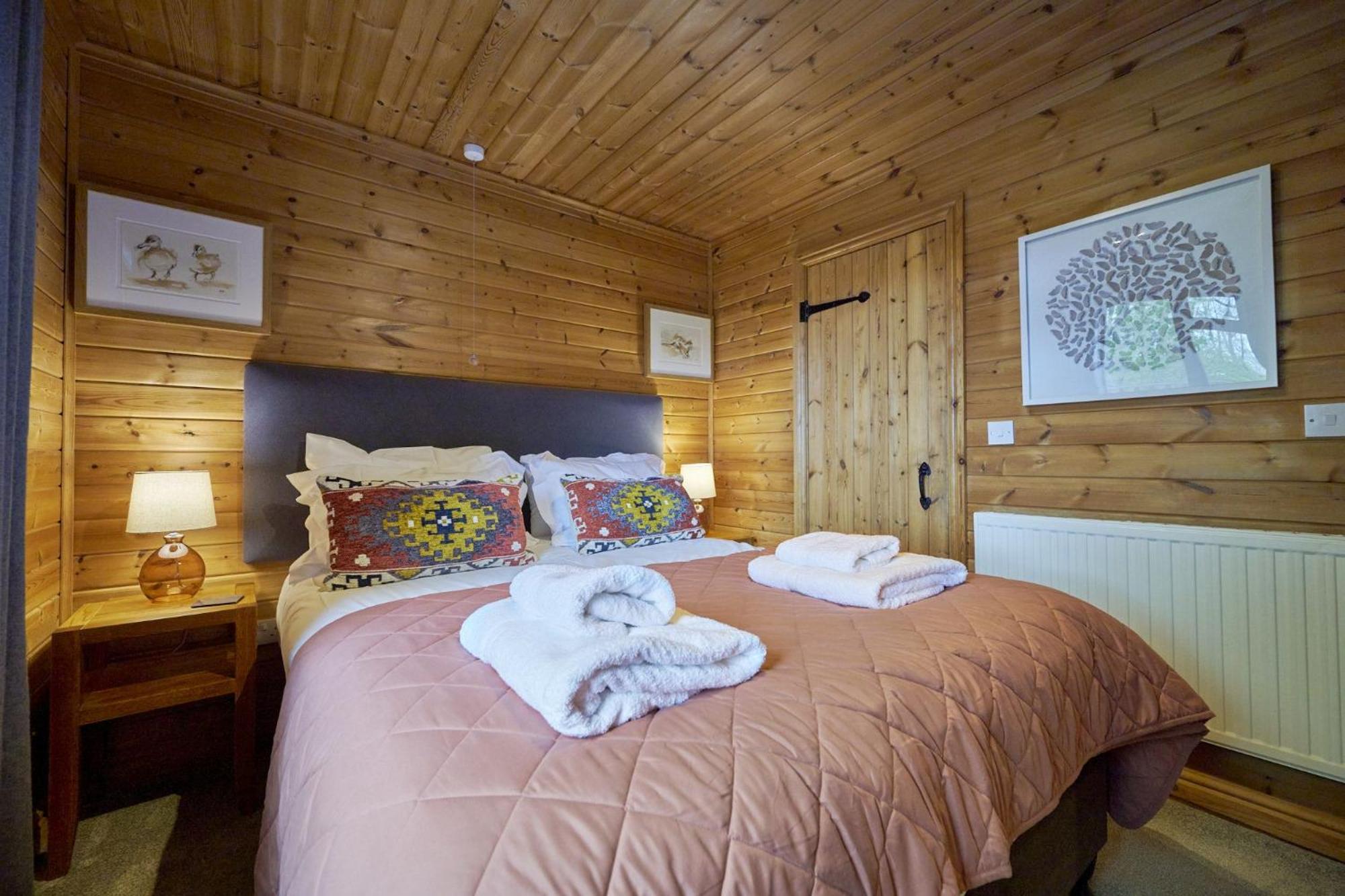 Dunnock Lodge with Hot-tub