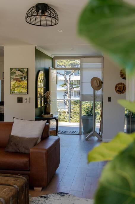 Stylish Top Floor Apartment view 3