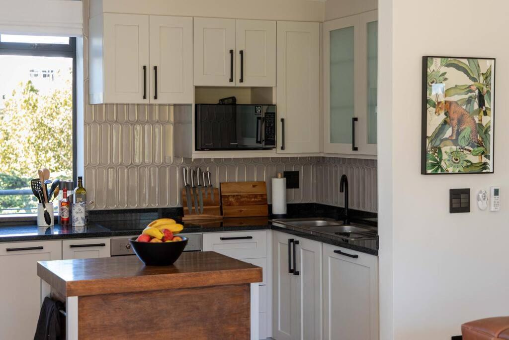 Stylish Top Floor Apartment view 5