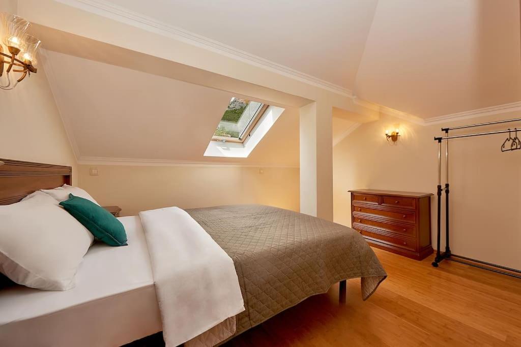Duplex with panoramic sea views view 5