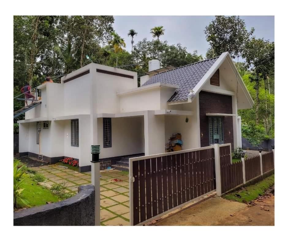VARENYA 3BHK MUNNAR